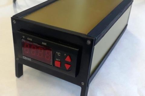 Case di un controller temperatura stampato 3D con plastica RAEE