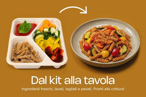 un kit di ingredienti pre dosati e pronti alla realizzazione della ricetta e un piatto con il piatto pronto